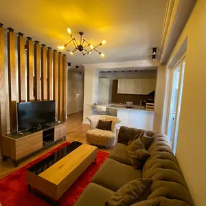 Mel's Place Apartment