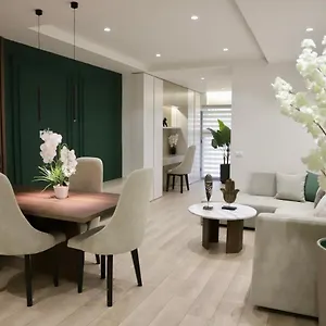 La Grand - New Bazaar Apartment
