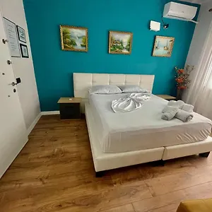 Private Entry And Bathroom Tirana