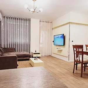 Discover From Our 3-room With Free Parking-komuna E Parisit Apartment